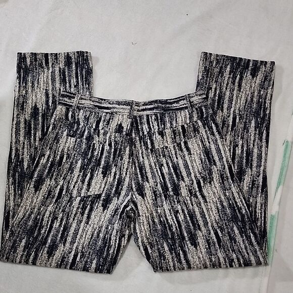 2269 NWT BOOHOO MAN RELAXED RIGID FABRIC JEANS Size 32 - Picture 6 of 7